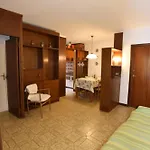 Trilocale Giglio - Zona Mare Con Terrazza, Clima E Posto Auto Apartamento