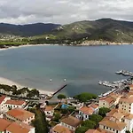 Trilocale Giglio - Zona Mare Con Terrazza, Clima E Posto Auto Apartamento
